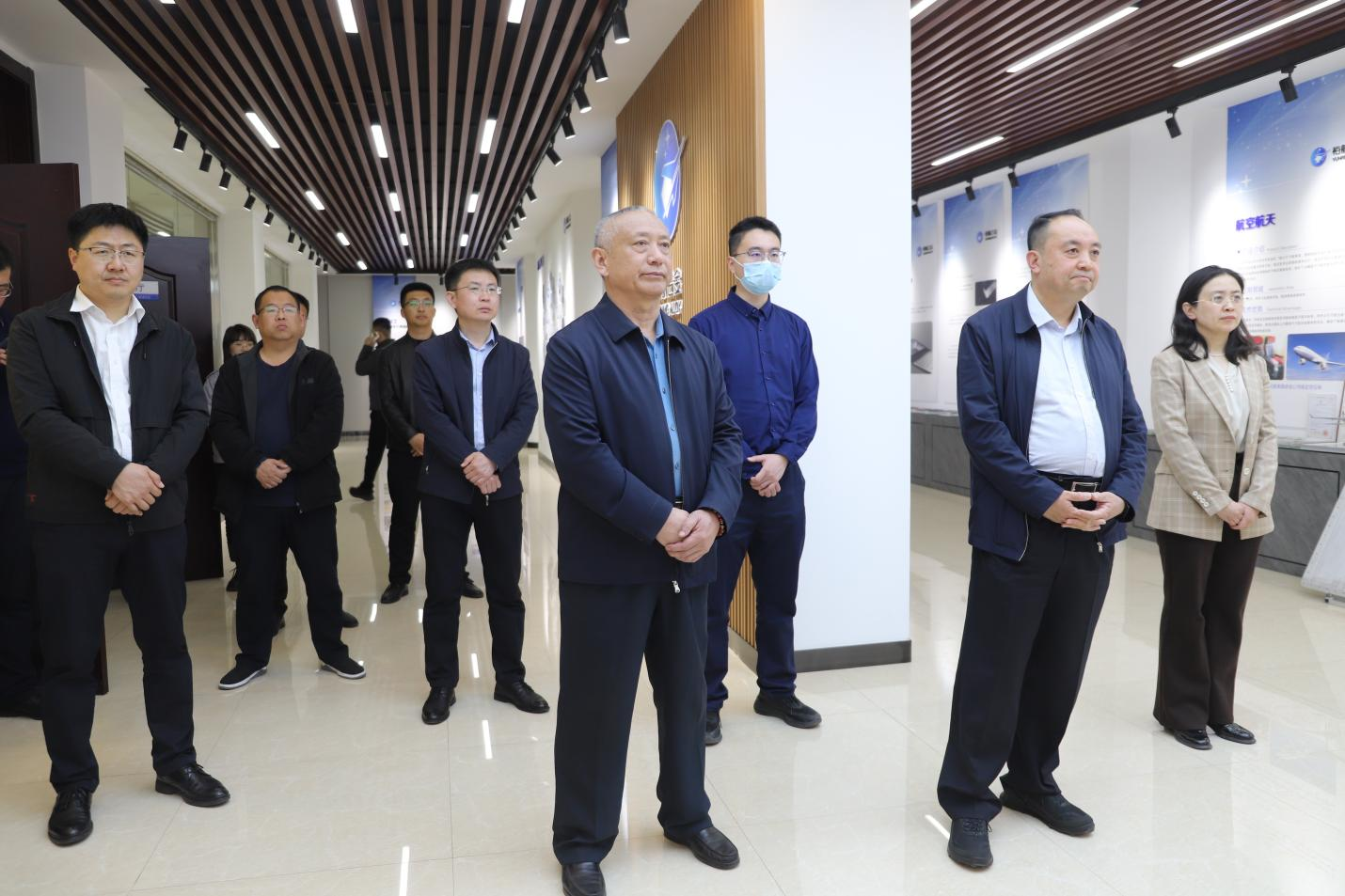省工信廳電子信息產(chǎn)業(yè)處處長(zhǎng)、二級(jí)巡視員李英峰來山東三星集團(tuán)調(diào)研
