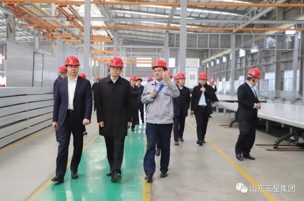 山東重工集團(tuán)、濰柴動力、中國重汽集團(tuán)、中通客車集團(tuán)領(lǐng)導(dǎo)一行來機(jī)械公司交流考察